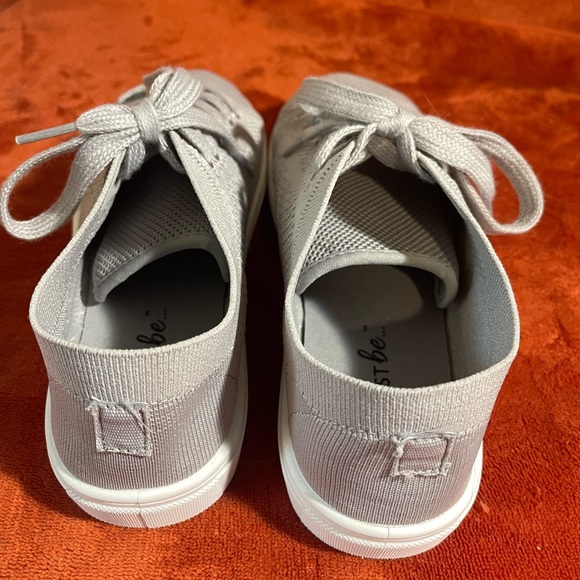 Just Be… Woman’s Stretchy Tennis Shoe - 6 NWOT - Picture 2 of 4